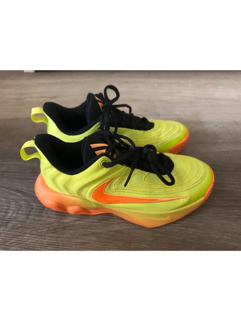 Nike Giannis Immortality 4 basketball shoes size 2Y